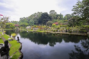 Tirta Ayu Hotel & Restaurant