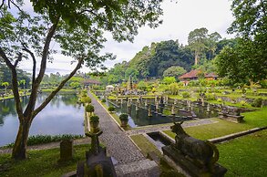 Tirta Ayu Hotel & Restaurant