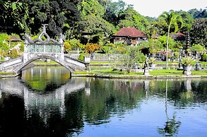 Tirta Ayu Hotel & Restaurant