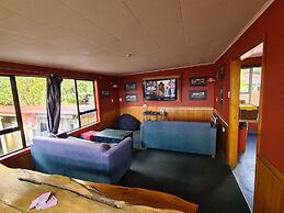 Chateau Backpacker & Motels