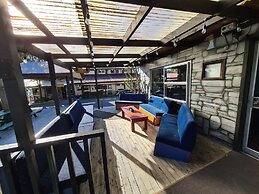 Chateau Backpacker & Motels