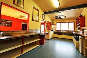 Chateau Backpacker & Motels