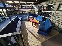 Chateau Backpacker & Motels