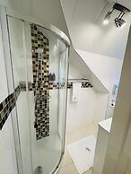 Crompton Guest House