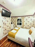 Crompton Guest House