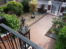 Crompton Guest House