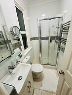 Crompton Guest House