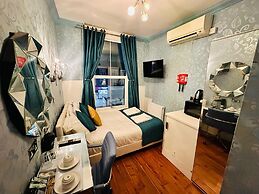 Crompton Guest House