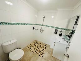 Crompton Guest House