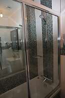 Crompton Guest House