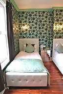 Crompton Guest House