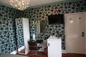 Crompton Guest House