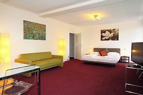 College Garden Hotel