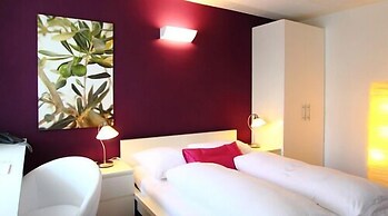 College Garden Hotel