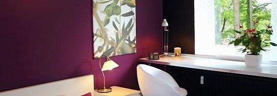 College Garden Hotel