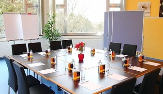 College Garden Hotel