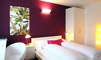 College Garden Hotel