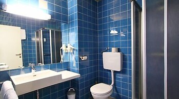 College Garden Hotel