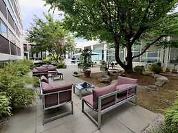 College Garden Hotel