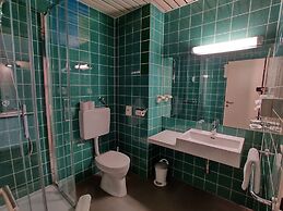 College Garden Hotel