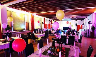 College Garden Hotel