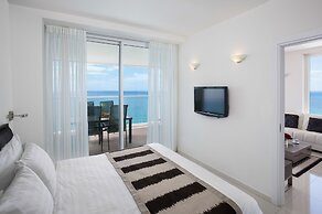 Island Luxurious Suites Hotel