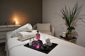 Island Luxurious Suites Hotel