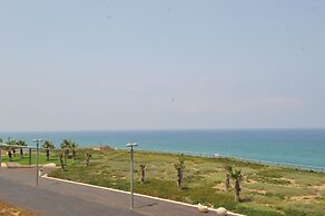 Island Luxurious Suites Hotel
