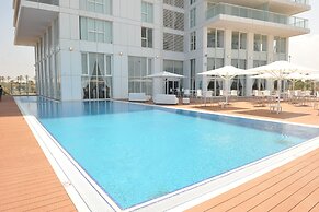 Island Luxurious Suites Hotel