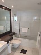 Island Luxurious Suites Hotel