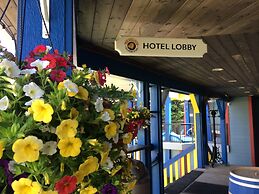 The Bulldog Hotel Silver Star