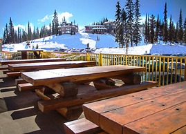 The Bulldog Hotel Silver Star