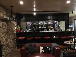 The Bulldog Hotel Silver Star