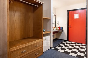 The Bulldog Hotel Silver Star