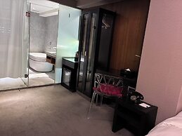 Newful Hotel
