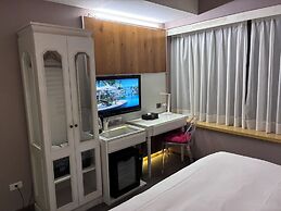 Newful Hotel
