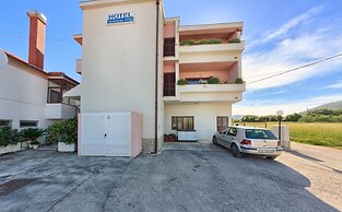 Hotel Trogirski Dvori