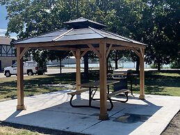 Days Inn by Wyndham Sarnia Harbourfront