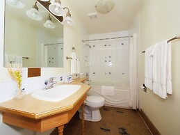 Best Maple Inn
