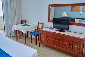 Tropical Sunset Beach Apartment Hotel