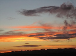 Tropical Sunset Beach Apartment Hotel