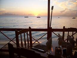 Tropical Sunset Beach Apartment Hotel