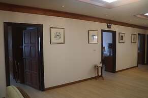 Inn House Hotel