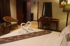 Inn House Hotel