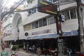 Inn House Hotel