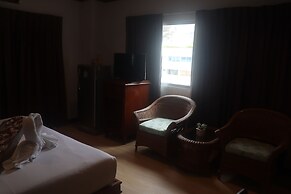 Inn House Hotel