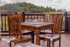 7 Cascades Restaurant Bar & Lodges