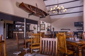 7 Cascades Restaurant Bar & Lodges