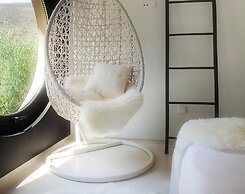 Cooking and Nature Emotional Hotel