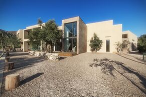 Cooking and Nature Emotional Hotel